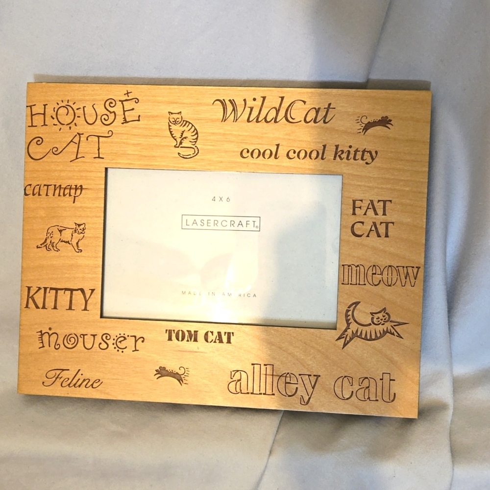 Cat Light Wood  picture frame, 4" X6" NEW